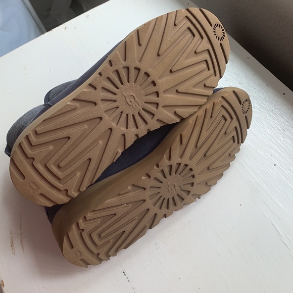 UGG Boots - Picture 4 of 4